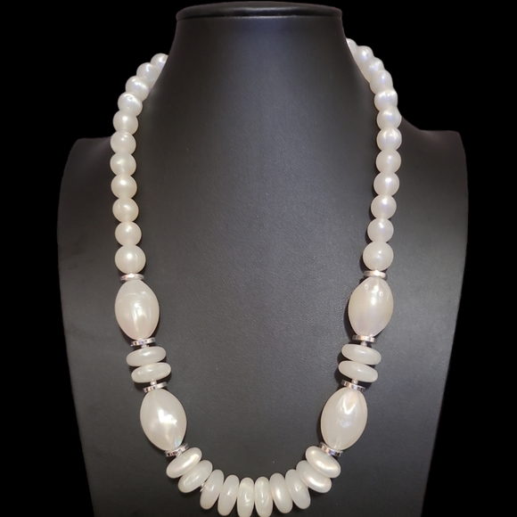 24" Vintage White Fashion Beaded Necklace Lot 2 - Picture 1 of 2